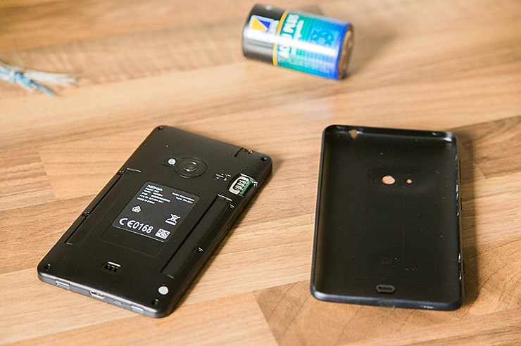 Nokia Lumia 625 (3).jpg